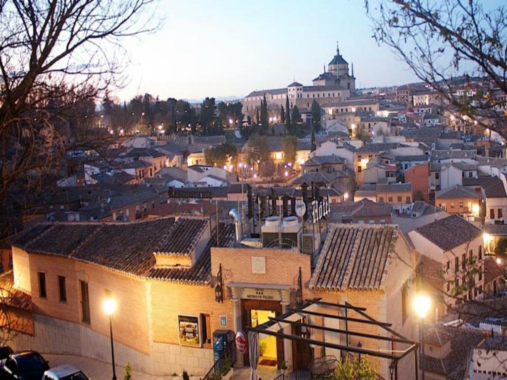 Hotel Medina De Toledo Bagian luar foto